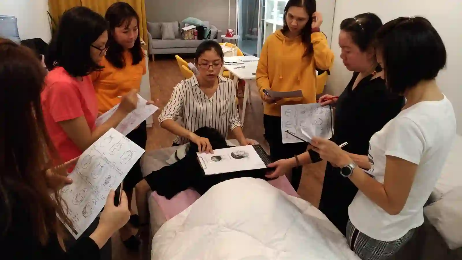 A hands-on bojin teaching session, the kind of setting where a well-cared-for tool matters