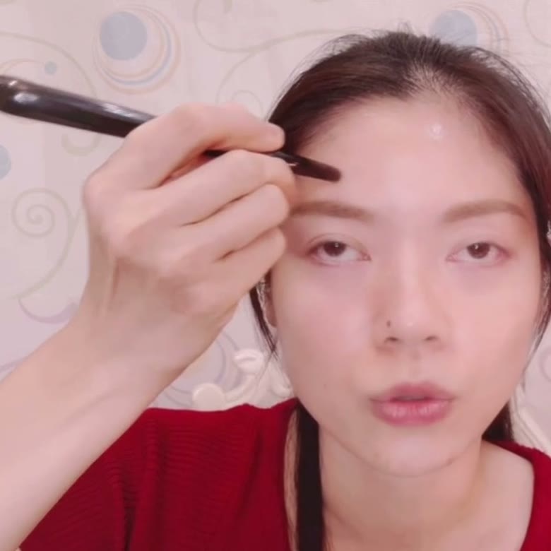 Yu-Ting demonstrating the inner-brow release with a smooth stainless steel bojin stick
