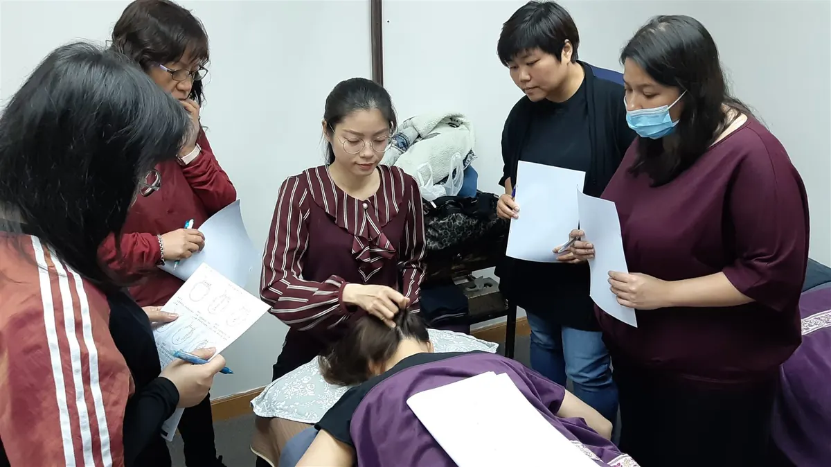 Hands-on bojin practice on the cheeks and mid-face